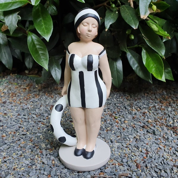 Gartenfigur stehende Badenixe Figur mit Rettungsring  21 cm weiß