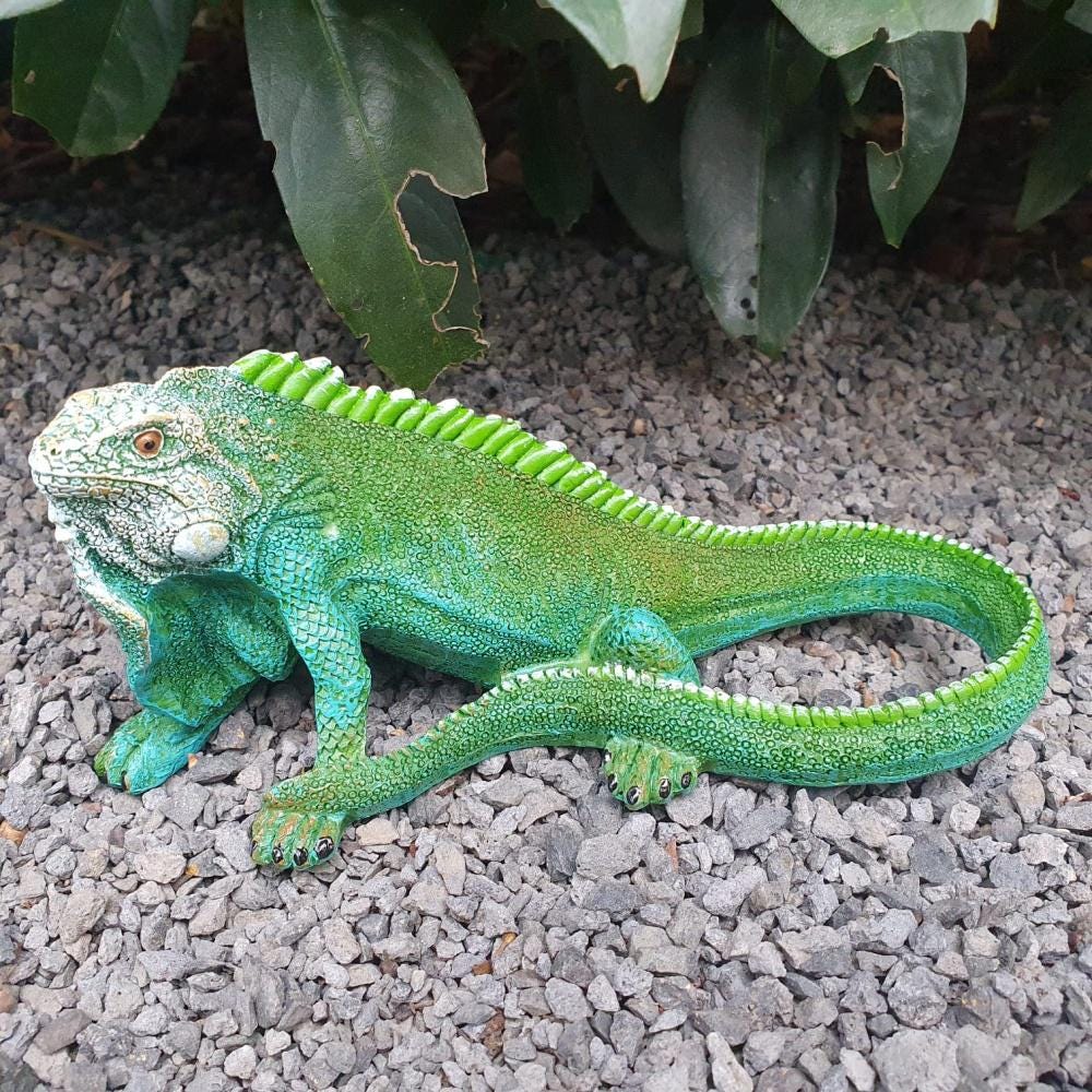 Iguana Figure - Technical View