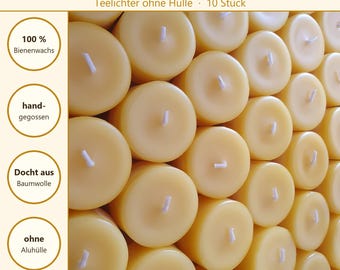 May include: A collection of ten round, pale yellow beeswax tea light candles without metal cups, each featuring a white cotton wick. The image includes text in German: Bienenwachskerze, Teelichter ohne Hülle, 10 Stück, 100% Bienenwachs, handgegossen, Docht aus Baumwolle, ohne Aluhülle, Aus eigener Werkstatt, Made in Germany.