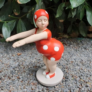 Garden figure standing bathing mermaid figure crouching 17 cm red