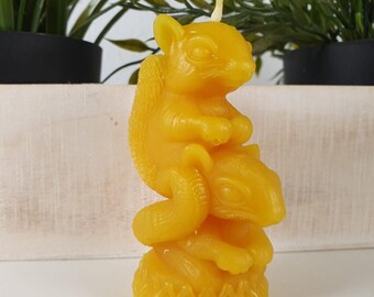 Bijenwas kaars in de vorm van een eekhoorn, 9 cm – kaars gemaakt van 100% bijenwas