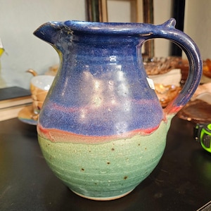 676. Vintage Studio Pottery kan - Gesigneerd met druppelglazuur - Texas Sunset stijl