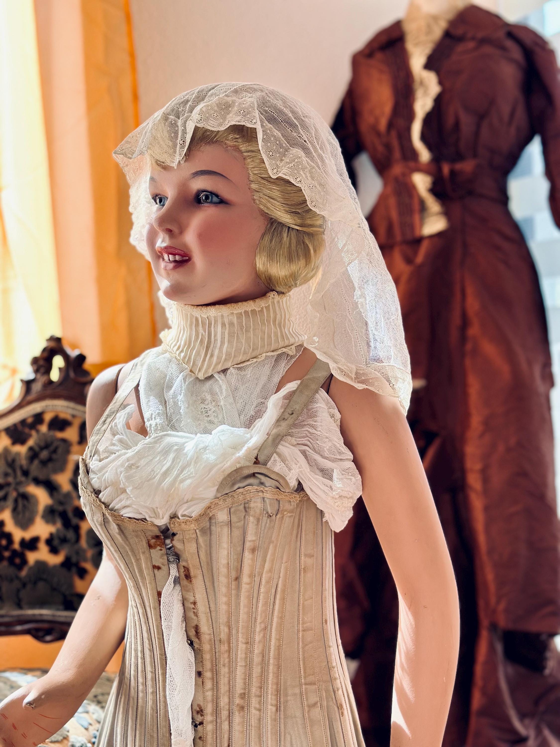 1800 costume corset France