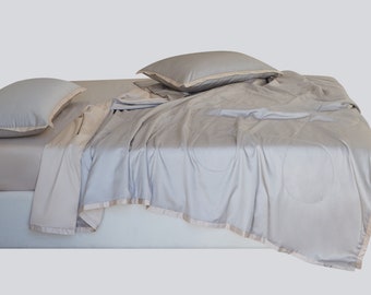 ORIGNEE® Seide Wohndecke, Sommerdecke „peony pavilion", plaid, sofadecke, Bettenüberwurf, 100% Seidenfüllung, Bezug Lyocell, grey+champagne