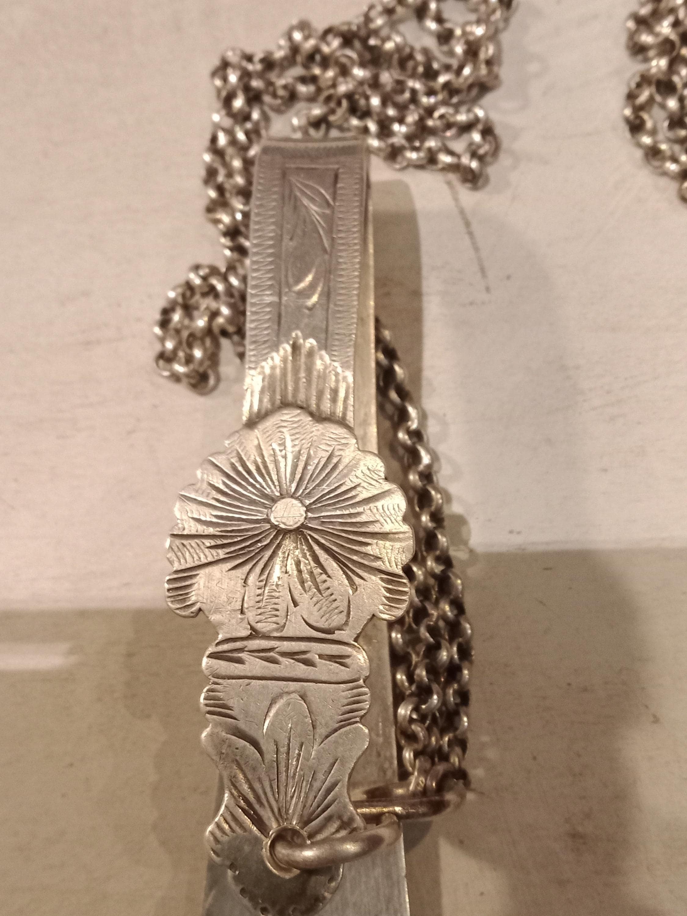 Croix Jeannette Arlésienne Ancienne En Argent Massif Et Strass - XIXe Siècle - Occasion