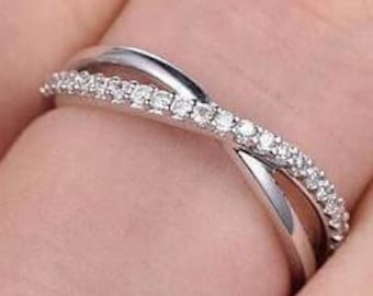 Anillo de oro blanco de 14 quilates con diamantes cultivados en laboratorio, banda minimalista en forma de X