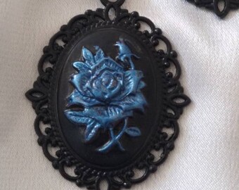 Petit médaillon camée style victorien, color roses , goth , baroque, vintage,