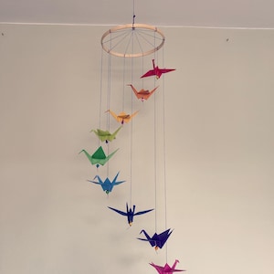 Mobile origami / Vortice di gru arcobaleno / Mobile sospeso / Decorazione per la camera da letto/asilo nido del bambino o del neonato / Decorazione per la casa boho / Fatto a mano