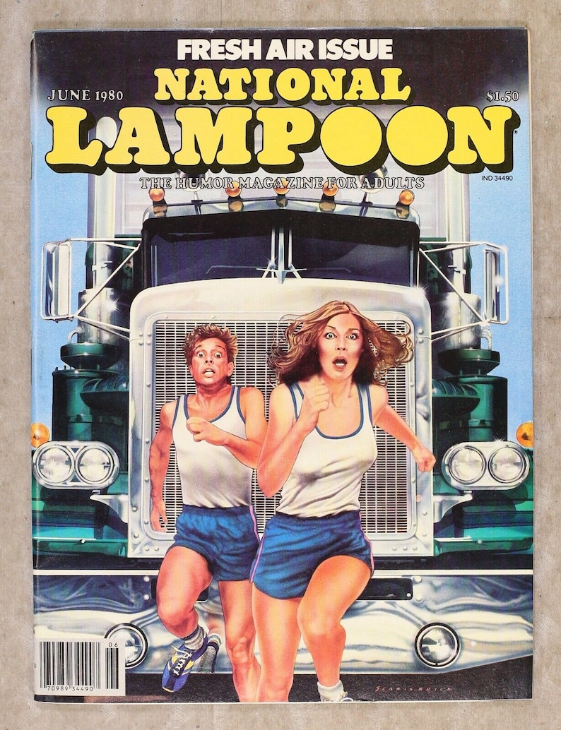 Puede incluir: Una portada de revista para la edici&oacute;n de junio de 1980 de National Lampoon, con un cami&oacute;n de plataforma verde y blanco con dos personas corriendo delante de &eacute;l. El texto de la portada de la revista dice "Fresh Air Issue" y "The Humor Magazine for Adults".