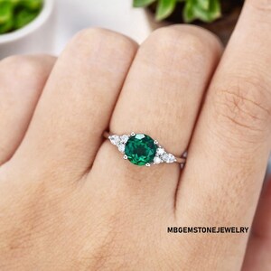 Emerald Ring for Women, Solid Gold Emerald Ring, Emerald Cluster Ring, Minimalist Green Gemstone Ring, May Birthstone Ring, Gift for Mom