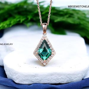 AAA Vintage Kite Emerald Cut Wedding Necklace For Women, Emerald Green Pendant, Emerald Bridal Necklace, Emerald Jewelry, Minimalist Pendant