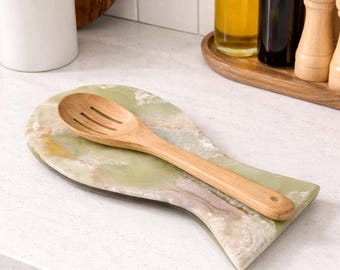 Ręcznie robiona podstawka pod łyżkę z zielonego onyksu: wystrój kuchni