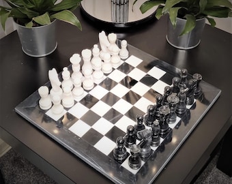 Ręcznie robiony czarno-biały marmurowy zestaw szachowy: klasyczny wystrój domu