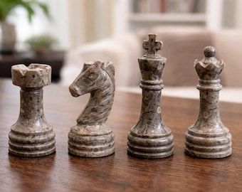 Dodatkowe figury szachowe w każdym kolorze