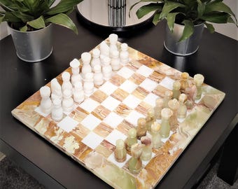 Ręcznie robiony zestaw szachowy z marmuru: onyks, zielony i biały kamień naturalny, w aksamitnym etui