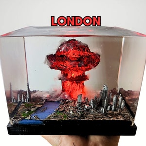 CHOOSE THE CITY, London, resin diorama, atomic bomb, resin sculpture, epoxy resin art, small lamp, miniature diorama