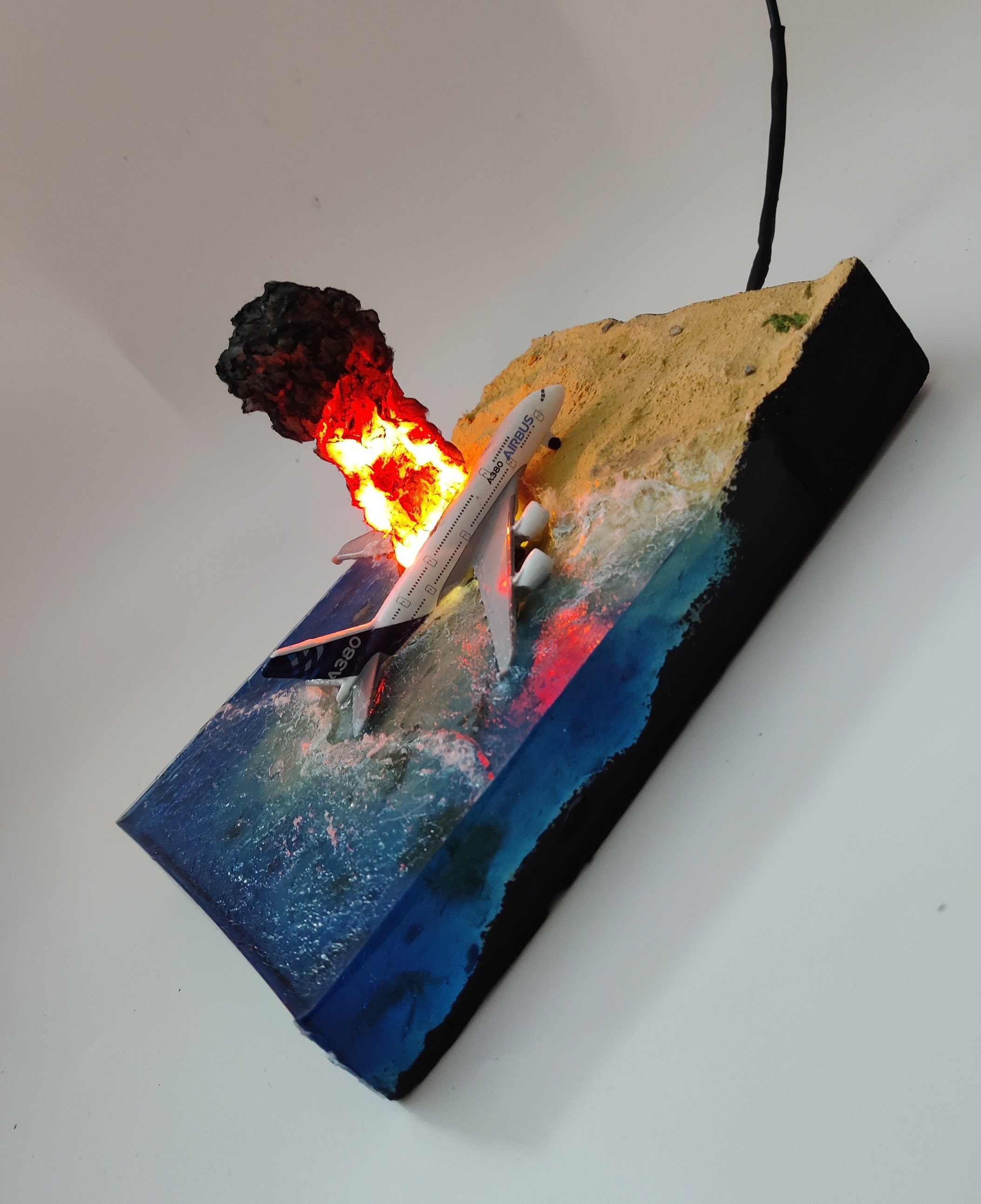 Diorama With Resin, Miniature Plane Disaster, Beach Diorama