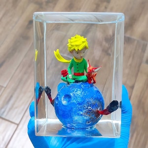 resin diorama, little prince miniature, resin sculpture, epoxy resin art, le petit prince miniature, Saint-Exupéry, the rose and the fox
