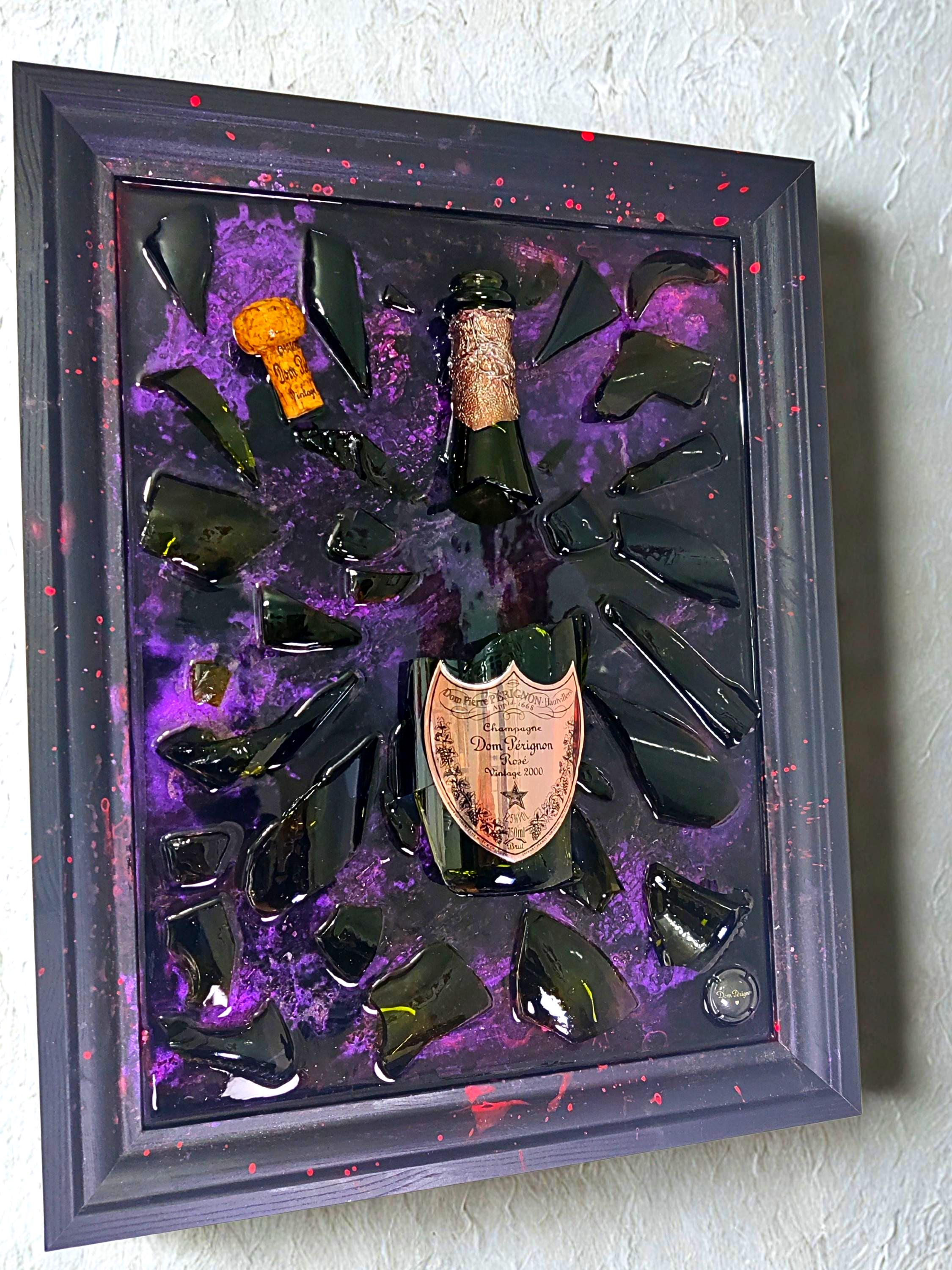 砕けたドン・ペリニヨンのボトルを模した樹脂製ウォールアート、高級