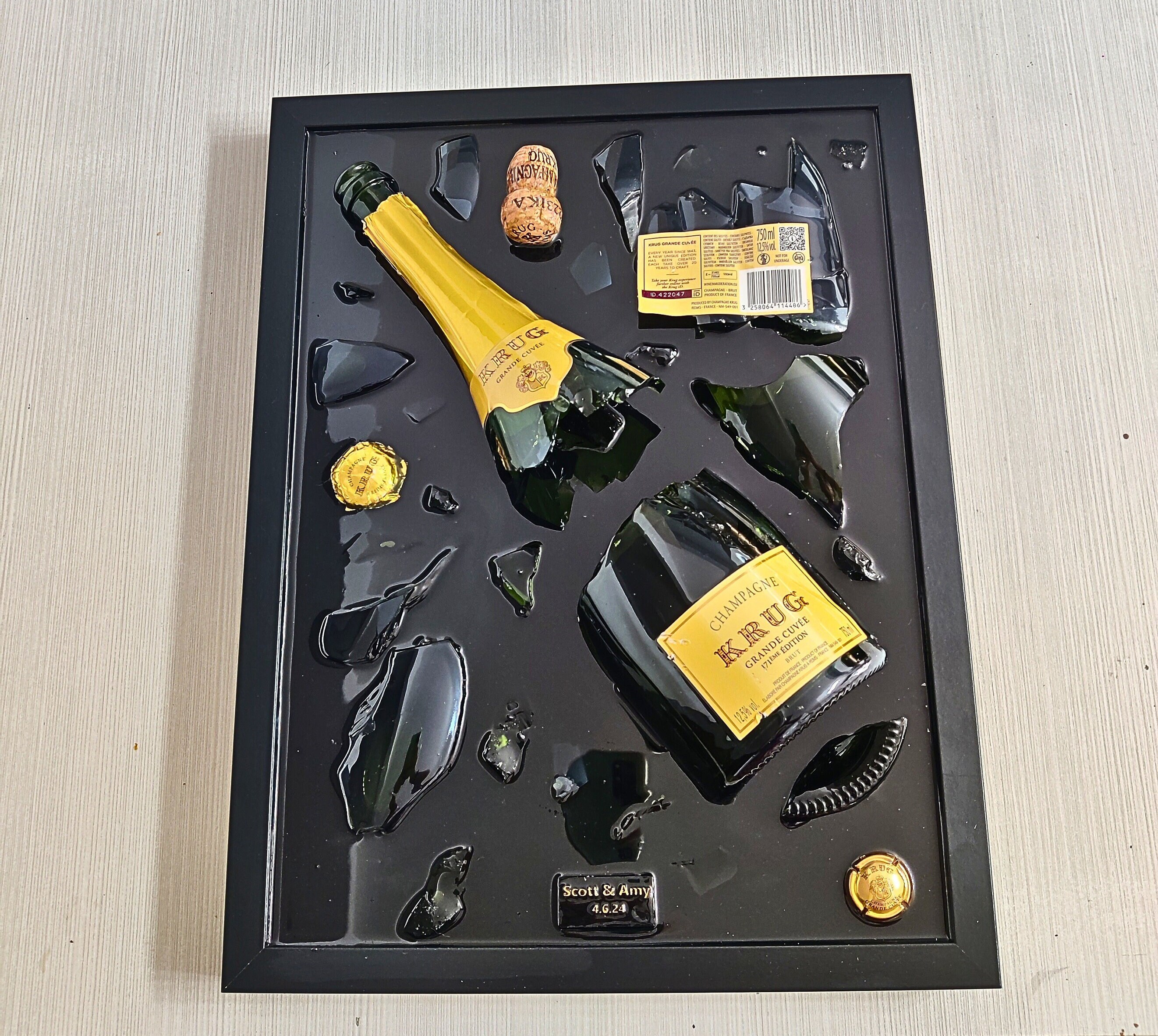 砕いたクリュッグのシャンパンボトル樹脂製ウォールアート