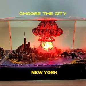 CHOOSE THE CITY, resin diorama, atomic bomb, resin sculpture, epoxy resin art, small lamp, miniature diorama