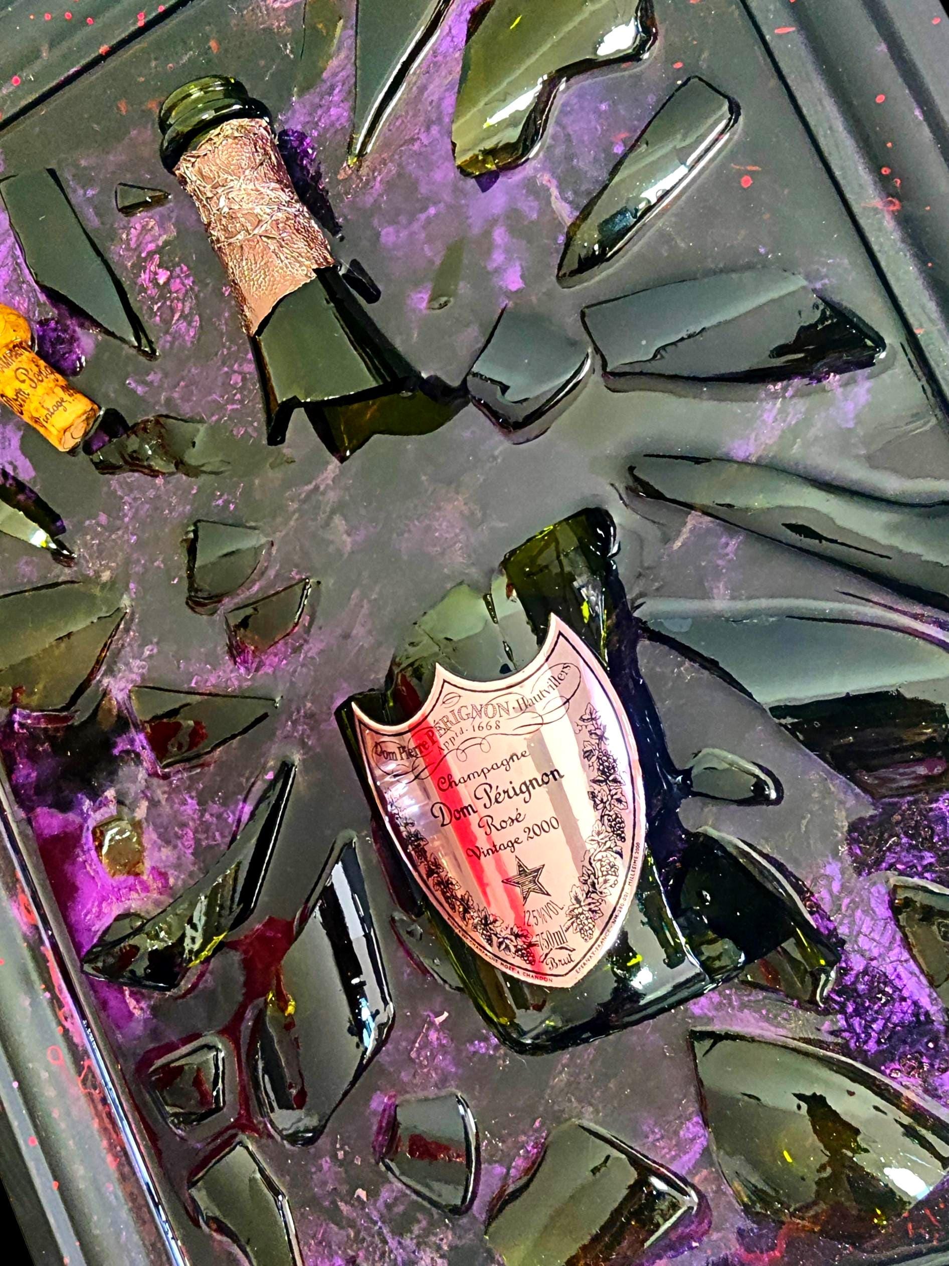 砕けたドン・ペリニヨンのボトルを模した樹脂製ウォールアート、高級