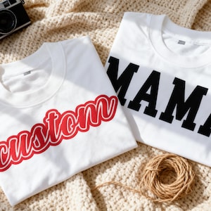 Benutzerdefinierte Puff Print Team Name T-Shirt, personalisierte Puff Schrift für Unternehmen, 3D-Schriftzug, Metallic Puff Druck, Puff Schulsport