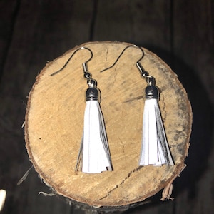 Reflective tassel earrings/ heijastavat tasselit korvakorut/ tupsukorvakorut