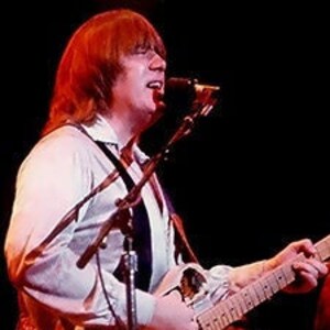 Terry Kath com Chicago no Pine Knob Music Theatre em Clarkston, MI, em 3 de julho de 1977