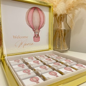 Gepersonaliseerde chocoladedoos in goud, zilver, zwart, roze of lichtblauw voor bruiloften, verlovingen, babyshowers en babyfeestjes.