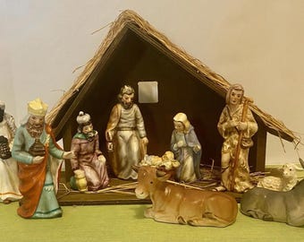 GOEBEL Nativity Set with Crèche and 10 Figures, from West Germany. Beautiful Craftsmanship, Excellent Condition.