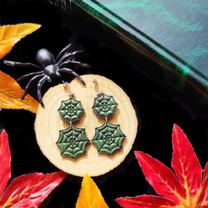 Spider web earrings, spooky earrings, Halloween earrings, black and green earrings, original earrings, polymer clay earrings, dangles