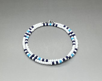 Collier fin 4 mm de perles de rocaille blanches et bleues, collier surfeur, bijoux unisexes en verre tchèque