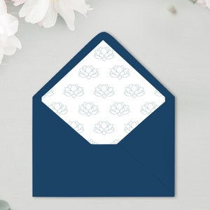 Doublure, intérieur d'enveloppe fleuri : petites fleurs vert sauge  | Enveloppe doublée personnalisable Collection "Fleur de Lotus"