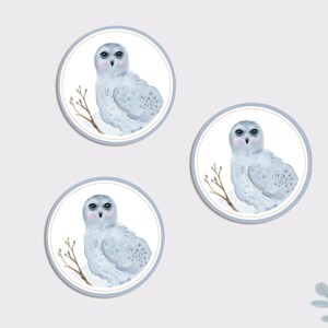 Sticker, Witte Uil Sticker - Sneeuwuil stickerlabel (Witte Uil) - Ronde sticker 40 mm, blauwgrijs