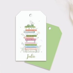 Lot : Etiquette pile de livres de Printemps | Etiquette perforée illustrée d'une jolie pile de livres et feuillage de printemps Inscriptible