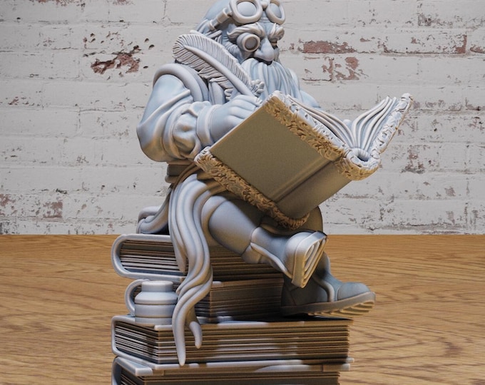 Halfling Librarian - True 28mm Scale - Epic Miniatures - Halfling Meadows