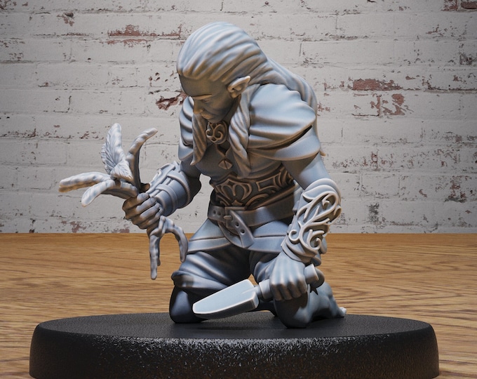Elven Gardener - Villager - 28mm Scale - Epic Miniatures - Elven Storm