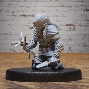 Elven Gardener - Villager - 28mm Scale - Epic Miniatures - Elven Storm