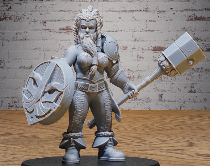 Bearded Female Dwarf Adventurer- 28mm Scale - Epic Miniatures - Mighty Heroes
