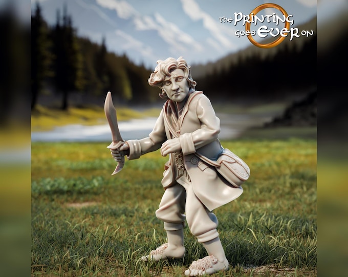 Falco Halfling Fighting or Traveling Poses - 28mm - The Printing Goes Ever On - Dungeons and Dragons - Pathfinder - Fantasy