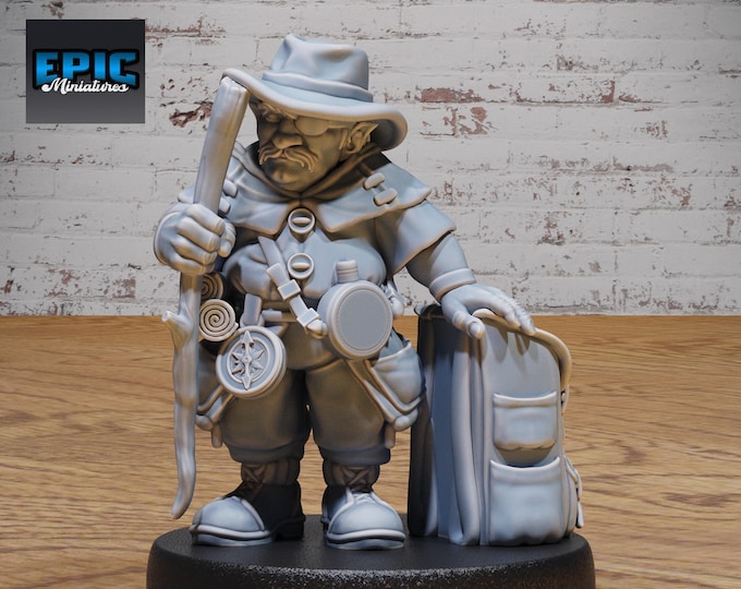 Halfling Villager Traveler - True 28mm Scale - Epic Miniatures - Halfling Meadows