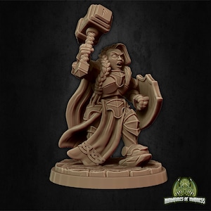 Bryna The Indomitable (Female Dwarf Fighter) - 28mm or 32mm