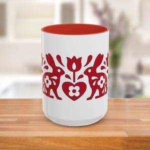 Konijn volkskunst koffiemok, kopje rode konijn en bloemen, schattige dieren keuken decor, paascadeau, kous stuffer kerstcadeau, grillig