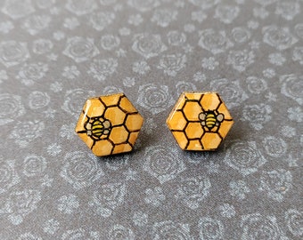 Boucles d'oreilles clous ruche d'abeilles, bois peint à la main, clou en acier inoxydable, enduit de résine UV, amoureux de la nature