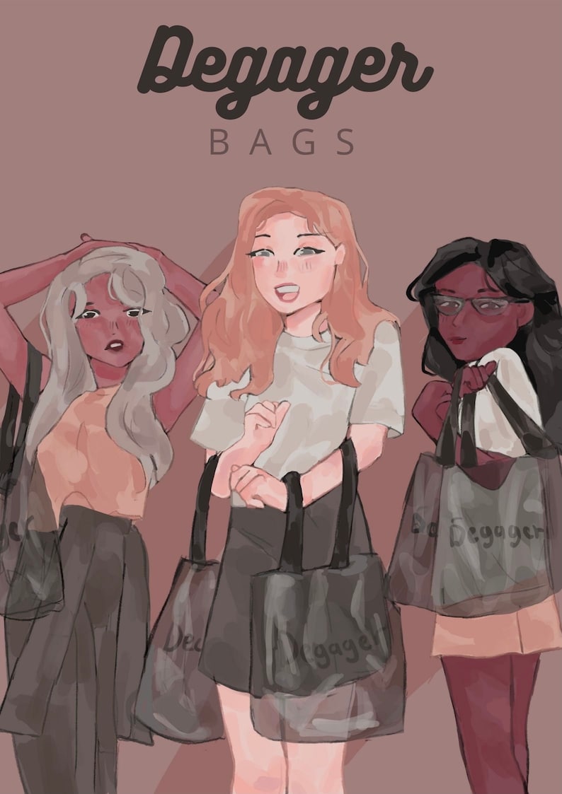 May include: Three people are holding black reusable shopping bags with the text "Degag&eacute;" printed on them. The bags are clear and have black handles. The people are wearing casual clothing and smiling.