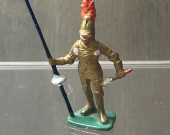 Figura de caballero dorado medieval vintage en miniatura de 2 pulgadas con armadura, lanza y espada