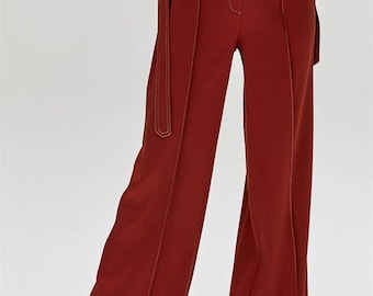 Pantalones anchos de cintura alta para mujer con detalle de costura.