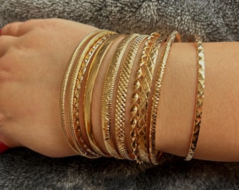 Conjunto de 10 pulseras y brazaletes de estilo bohemio con diseño de textura, estilo moderno y tradicional, ideal como regalo de cumpleaños para mujer.