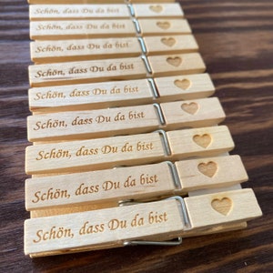 Clothespin "It's nice that you're here" made of wood | Glubbal | Clothespin for wedding | Name tags for parties | Table decoration